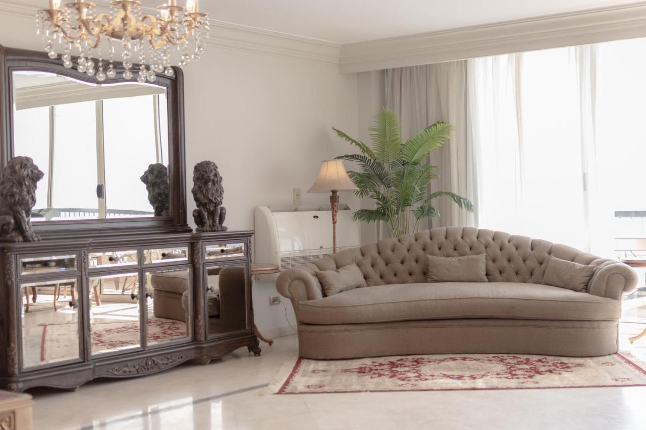Cairo, Pyramids And Nile River View Luxury Apartment, Maadi Corniche * Le Caire