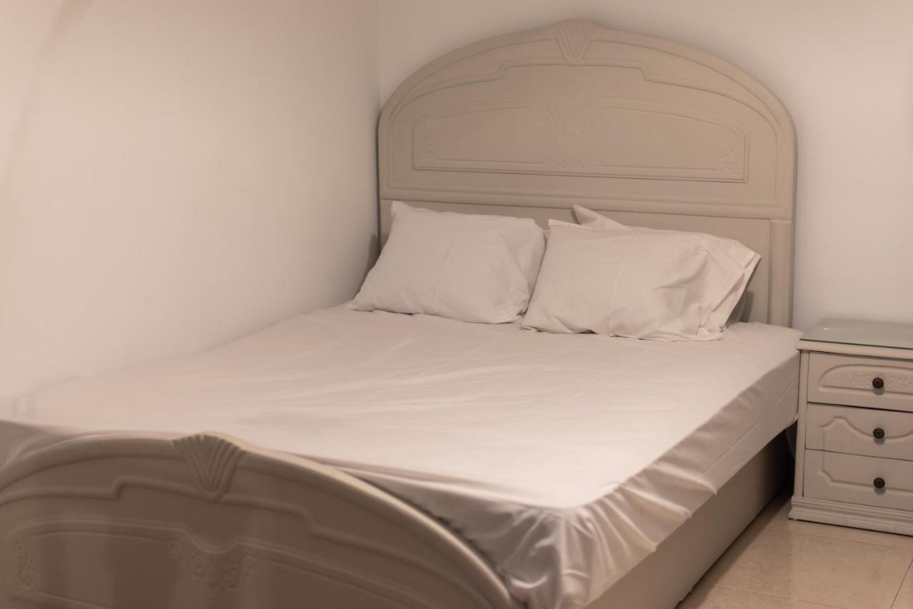 Cairo, Pyramids And Nile River View Luxury Apartment, Maadi Corniche *