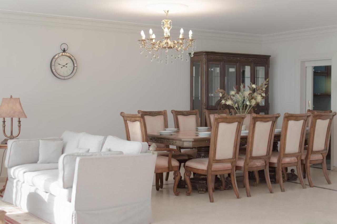 Cairo, Pyramids And Nile River View Luxury Apartment, Maadi Corniche Kahire